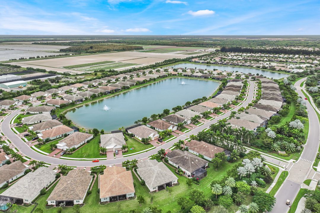 14551 Edgewater Cir, Naples, FL 34114