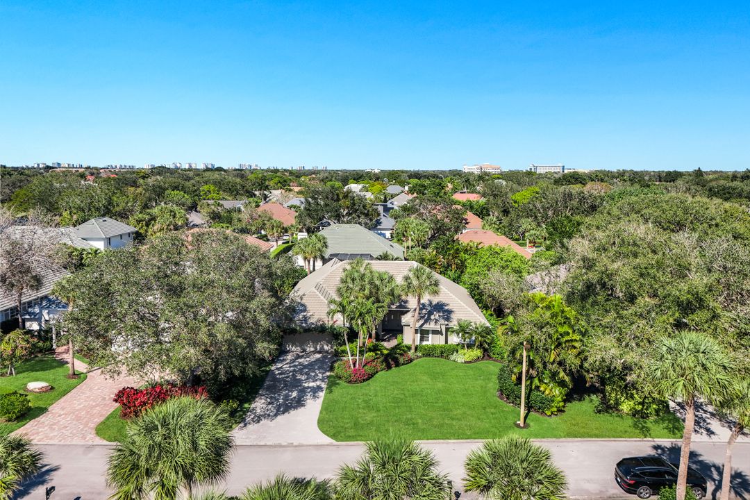 717 Pine Creek Ln, Naples, FL 34108