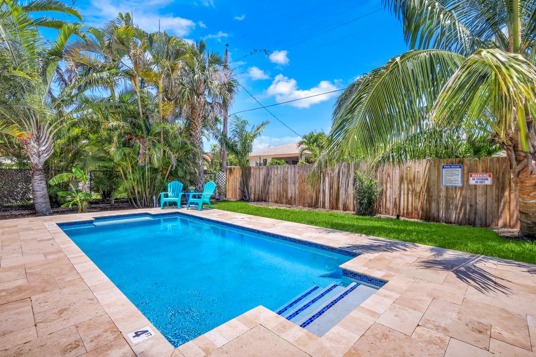 517 94th Ave N, Naples, FL 34108