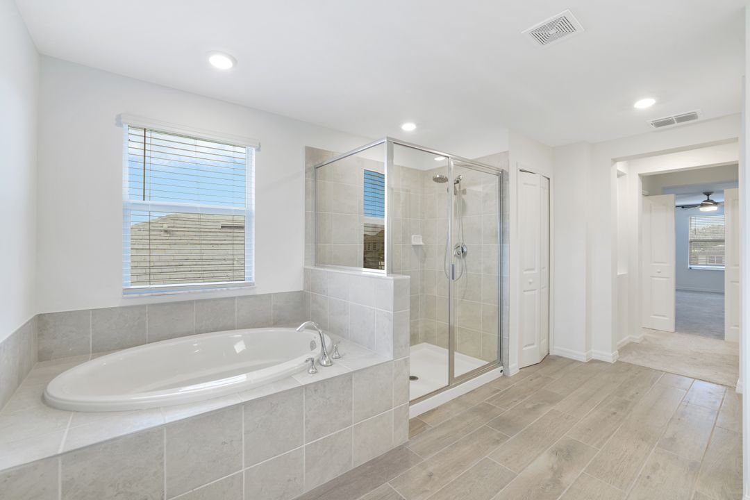 2253 Avocado Ln, Naples, FL 34120