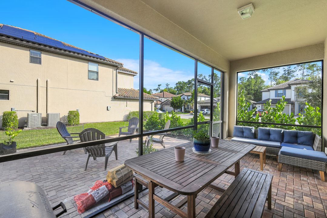 9386 Foxglove Ln, Naples, FL 34120