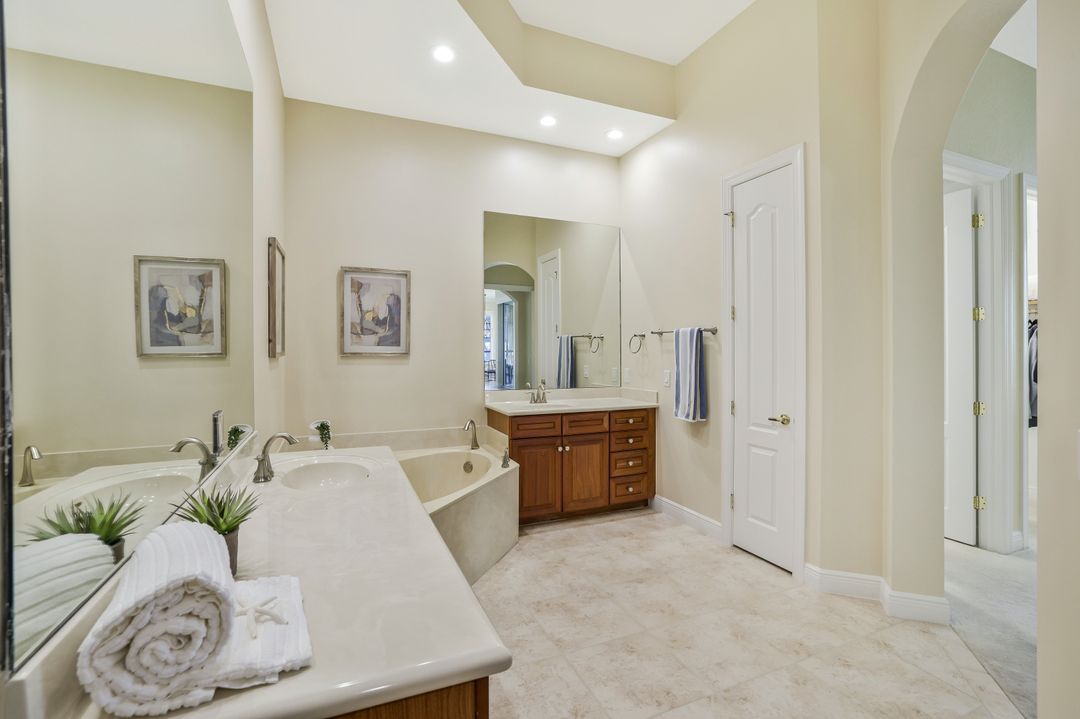 15539 Monterosso Ln #202, Naples, FL 34110