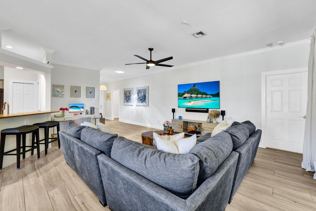 302 Stanhope Cir, Naples, FL 34104