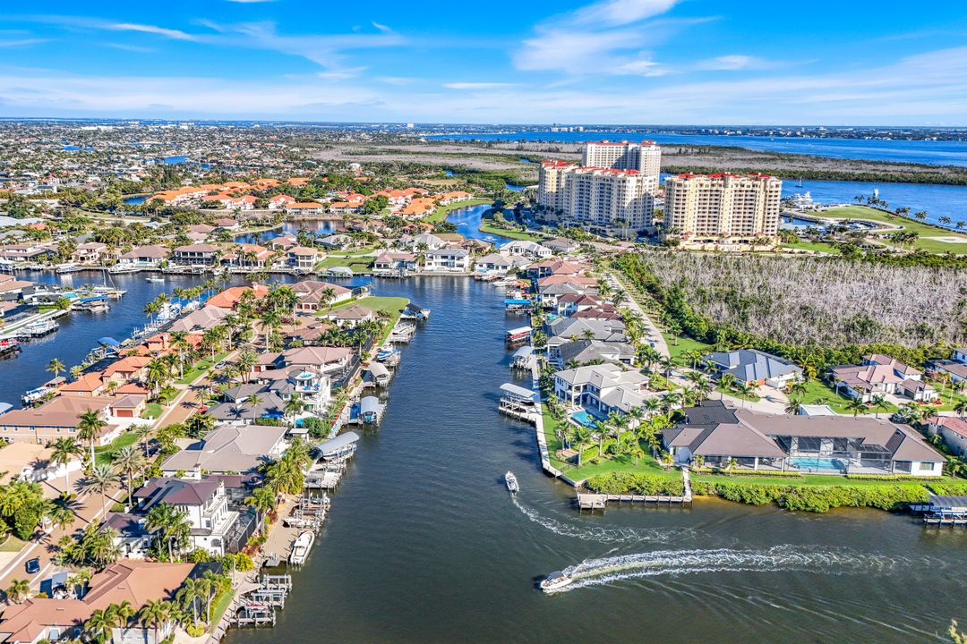 1518 Hermitage Ln, Cape Coral, FL 33914