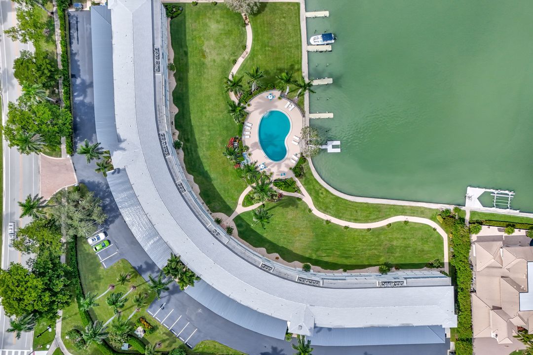 383 Harbour Dr #304, Naples, FL 34103