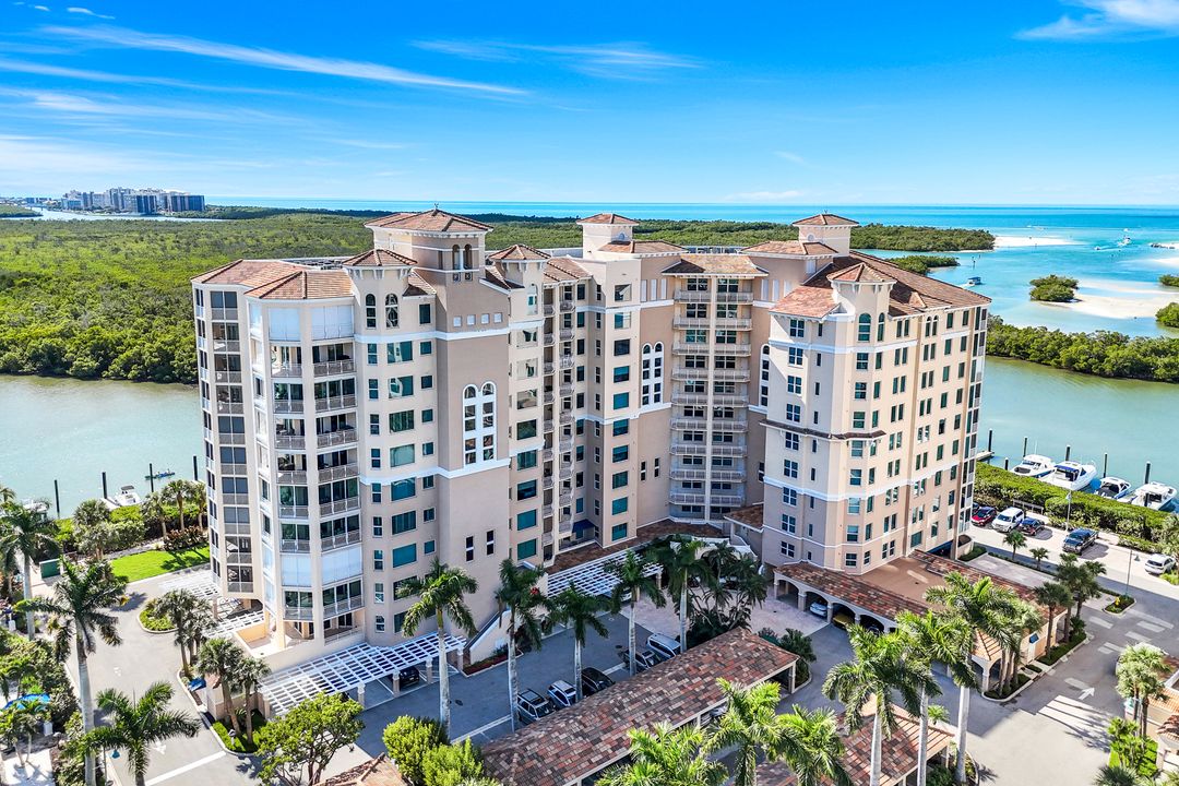 425 Dockside Dr #10, Naples, FL 34110