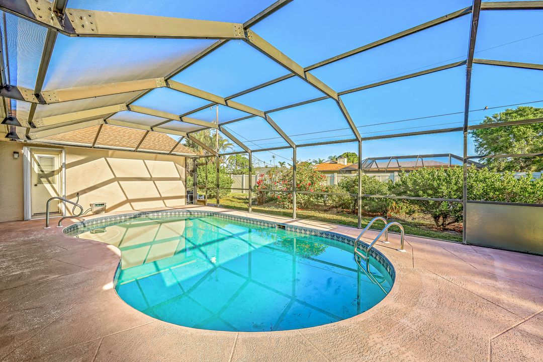 527 SE 37th St, Cape Coral, FL 33904
