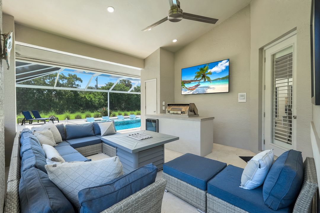 9245 The Ln, Naples, FL 34109