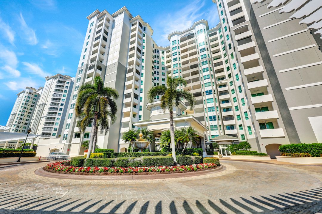 285 Grande Way #903, Naples, FL 34110