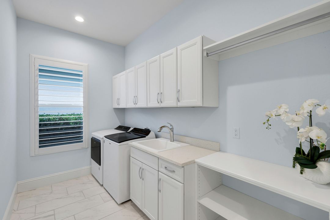 14386 Laguna Spgs Ln, Naples, FL 34114