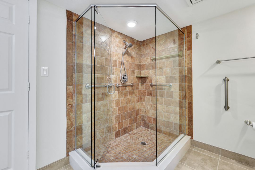 21 Bluebill Ave #1001, Naples, FL 34108