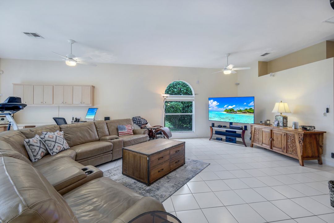 8941 Springwood Ct, Bonita Springs, FL 34135