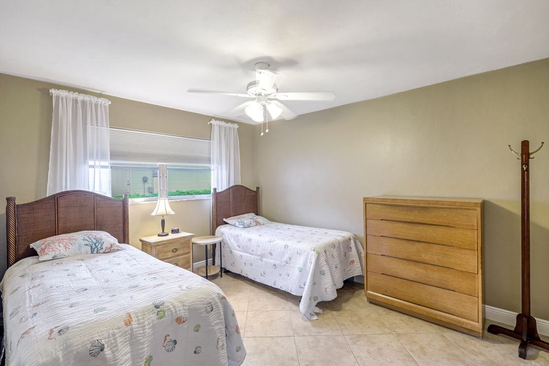 539 Cypress Way E, Naples, FL 34110