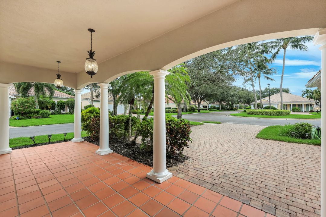 4362 Queen Elizabeth Way, Naples, FL 34119