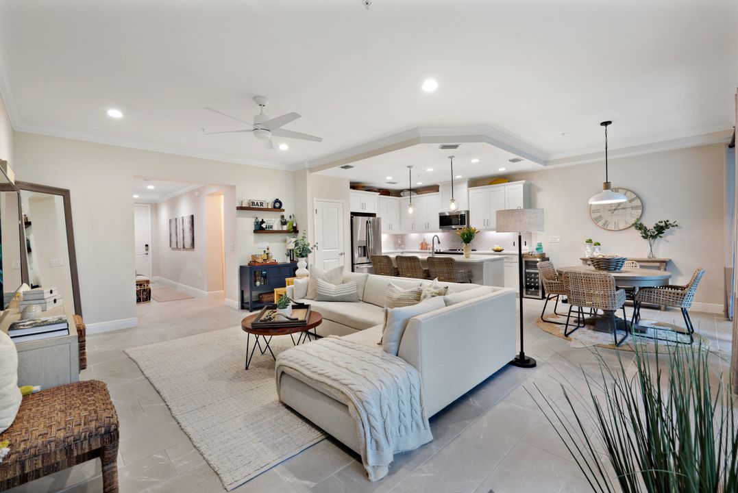 2542 Seychelles Dr #702, Naples, FL 34112