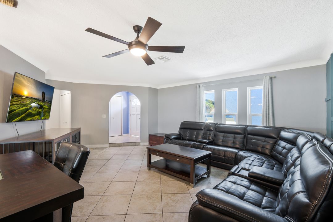 3926 Country Club Blvd, Cape Coral, FL 33904