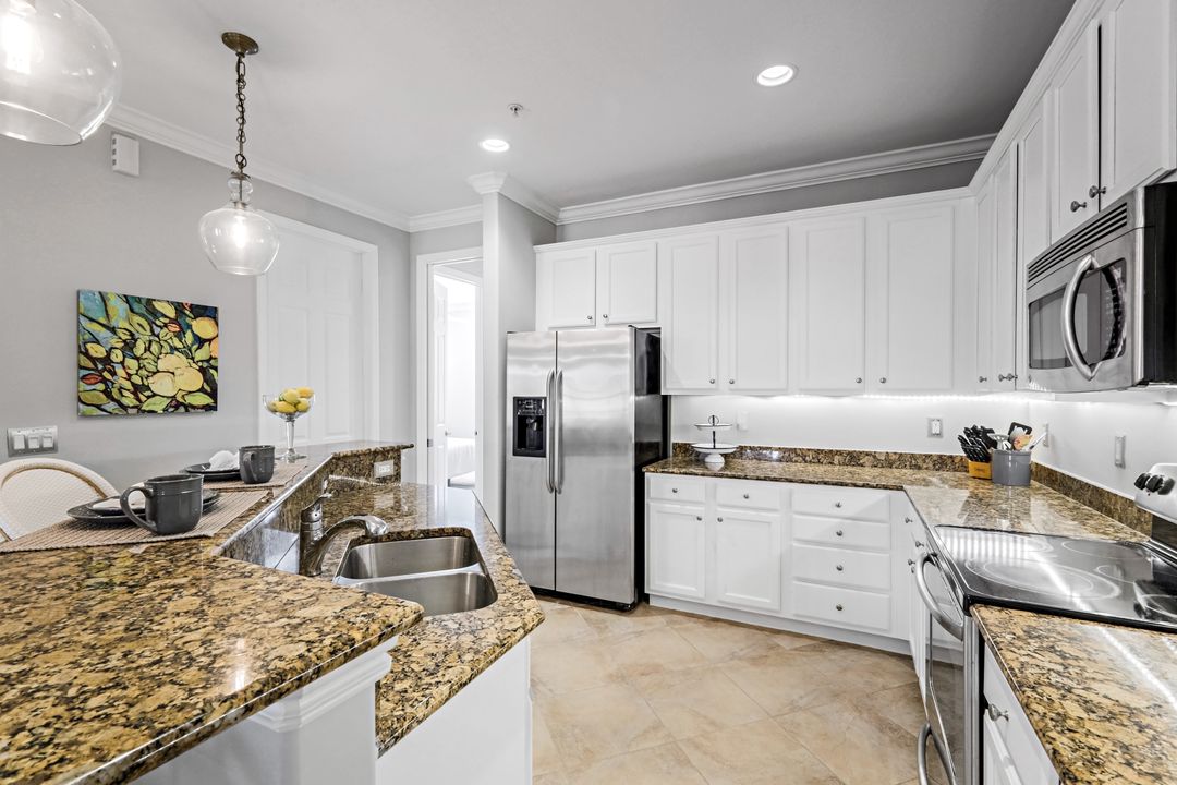 8949 Malibu St #302, Naples, FL 34113