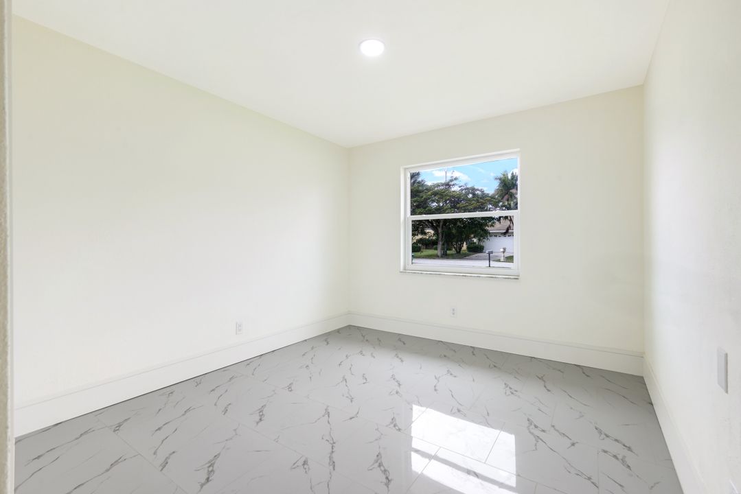 3137 SE 22nd Ave, Cape Coral, FL 33904