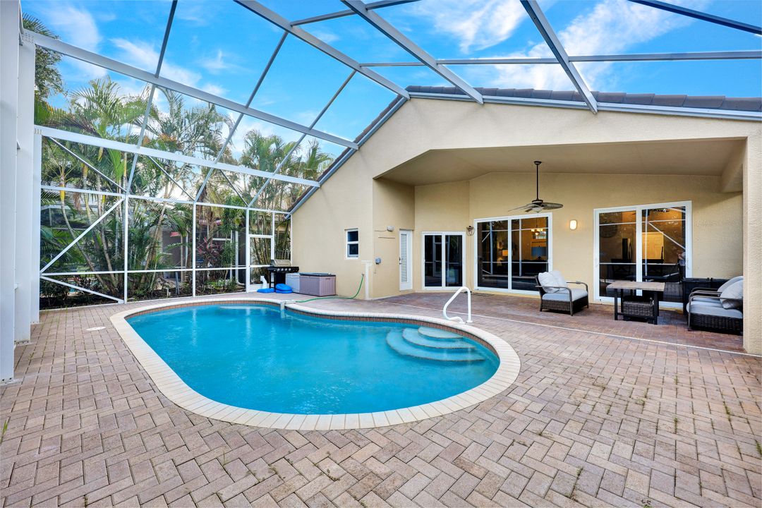 227 Glen Eagle Cir, Naples, FL 34104