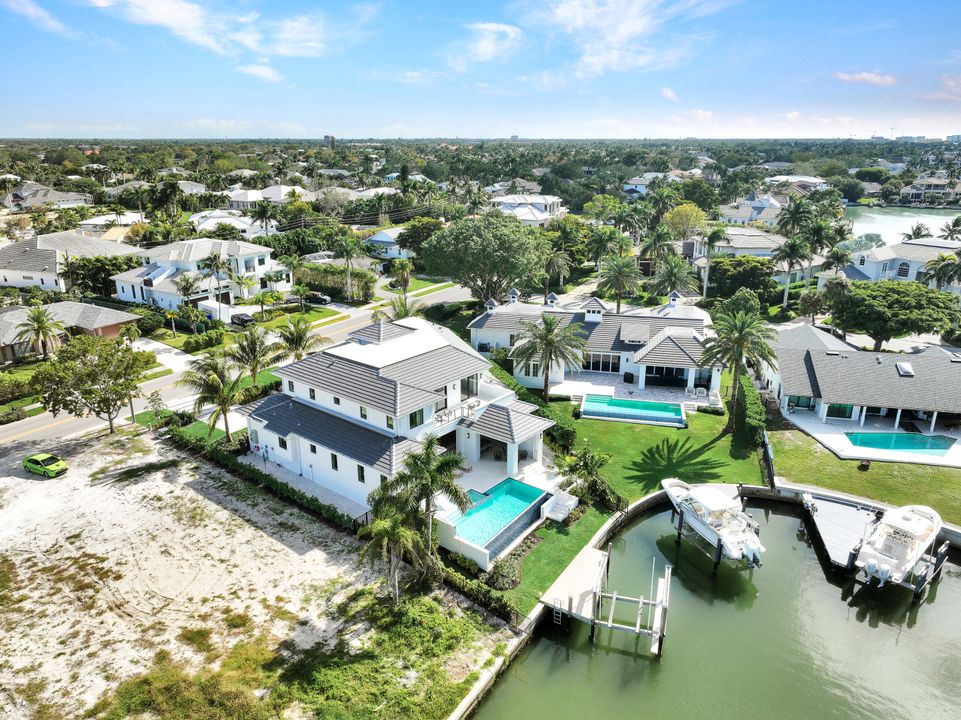 3637 Crayton Rd, Naples, FL 34103