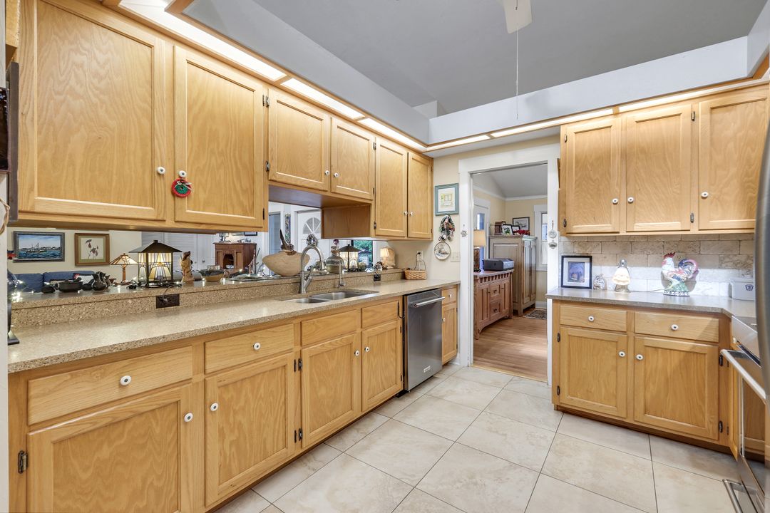 4420 7th Ave SW, Naples, FL 34119