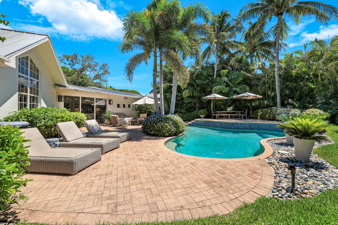 642 6th Ave N, Naples, FL 34102
