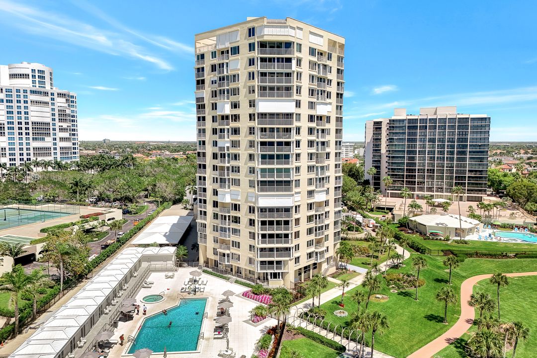 4041 Gulf Shore Blvd N #403, Naples, FL 34103