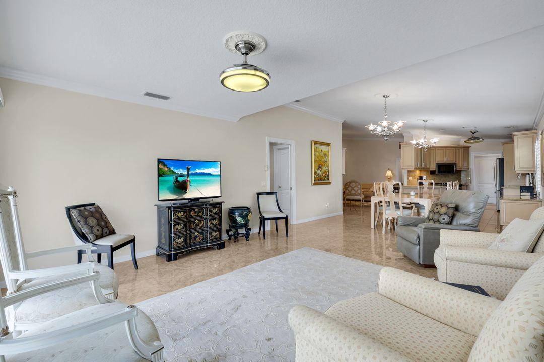 5808 Drummond Way, Naples, FL 34119