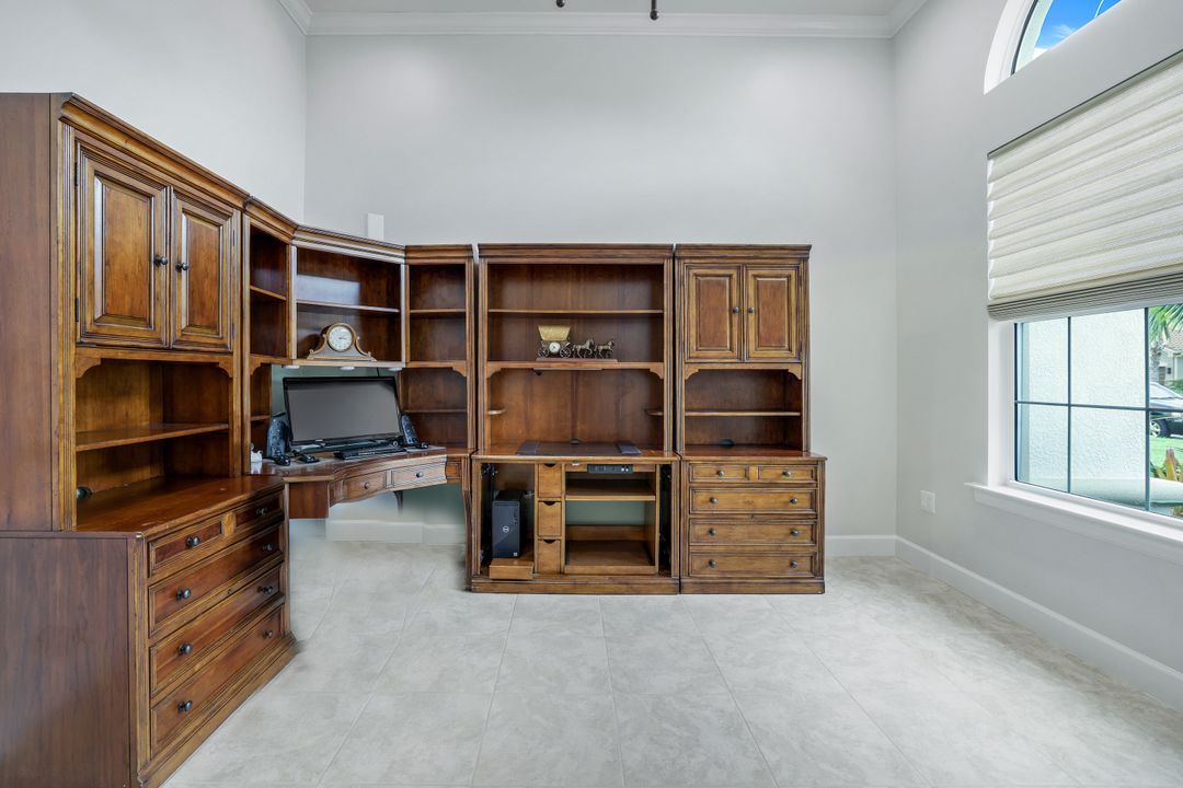 9266 Quarry Dr, Naples, FL 34120
