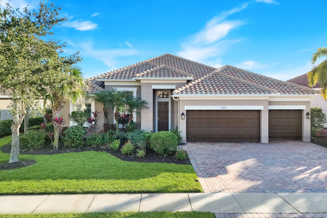 9305 Quarry Dr, Naples, FL 34120