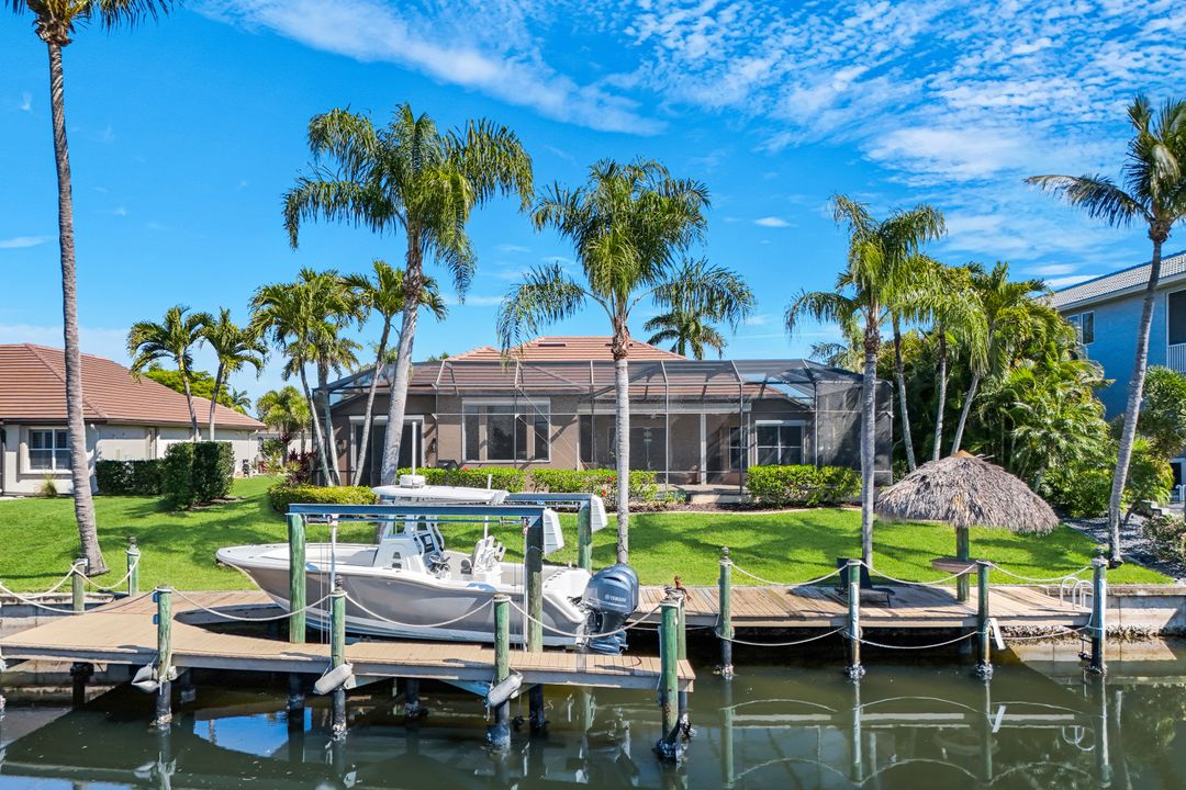 2022 El Dorado Pkwy W, Cape Coral, FL 33914