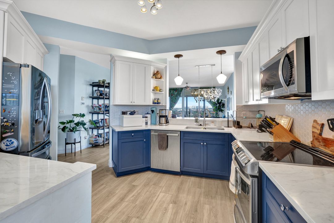 410 Flagship Dr #906, Naples, FL 34108