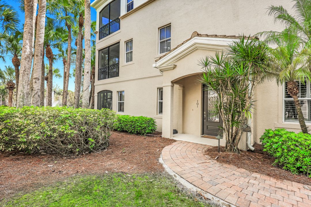 2858 Tiburon Blvd E  #101, Naples, FL 34109