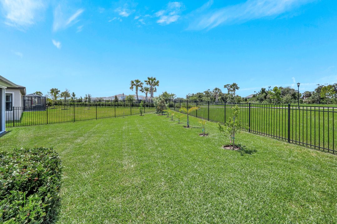 6219 Golden Nettle Dr, Apollo Beach, FL 33572
