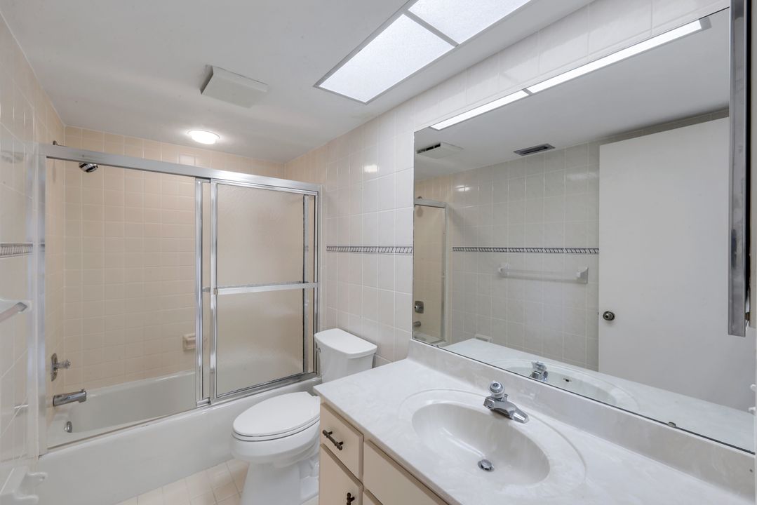 9653 Gulf Shore Dr #303, Naples, FL 34108