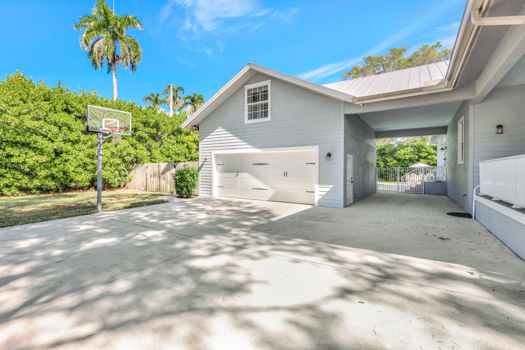 5288 Sand Dollar Ln, Naples, FL 34103