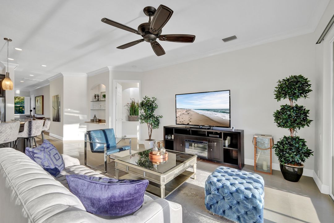 3220 Hamlet Dr #4, Naples, FL 34105