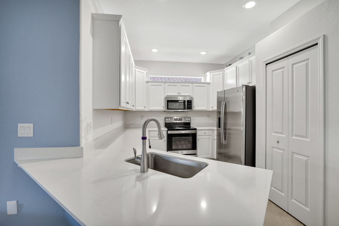 2567 Vine Ave, Naples, FL 34120