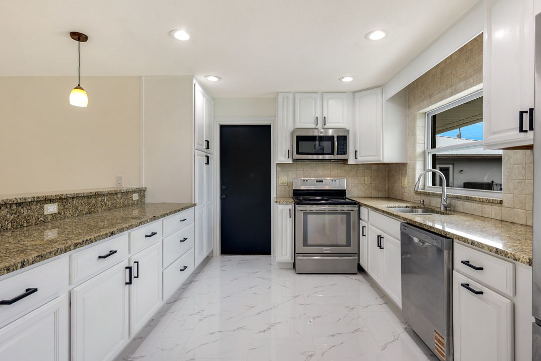 3137 SE 22nd Ave, Cape Coral, FL 33904