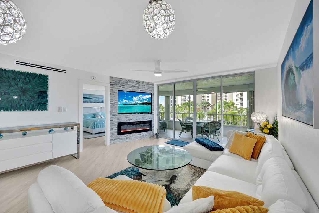 11118 Gulf Shore Dr #302, Naples, FL 34108