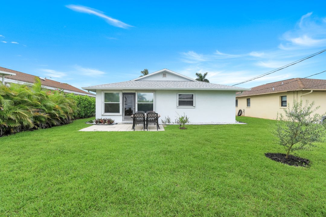 695 104th Ave N, Naples, FL 34108