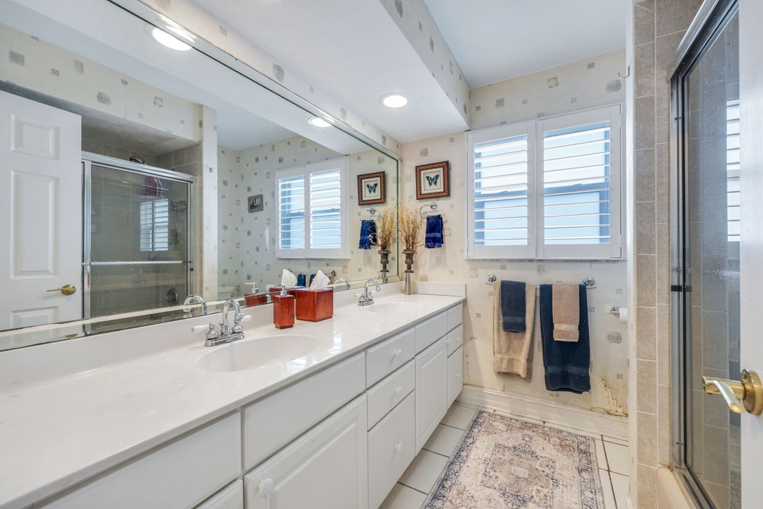 211 Pine Valley Cir, Naples, FL 34113