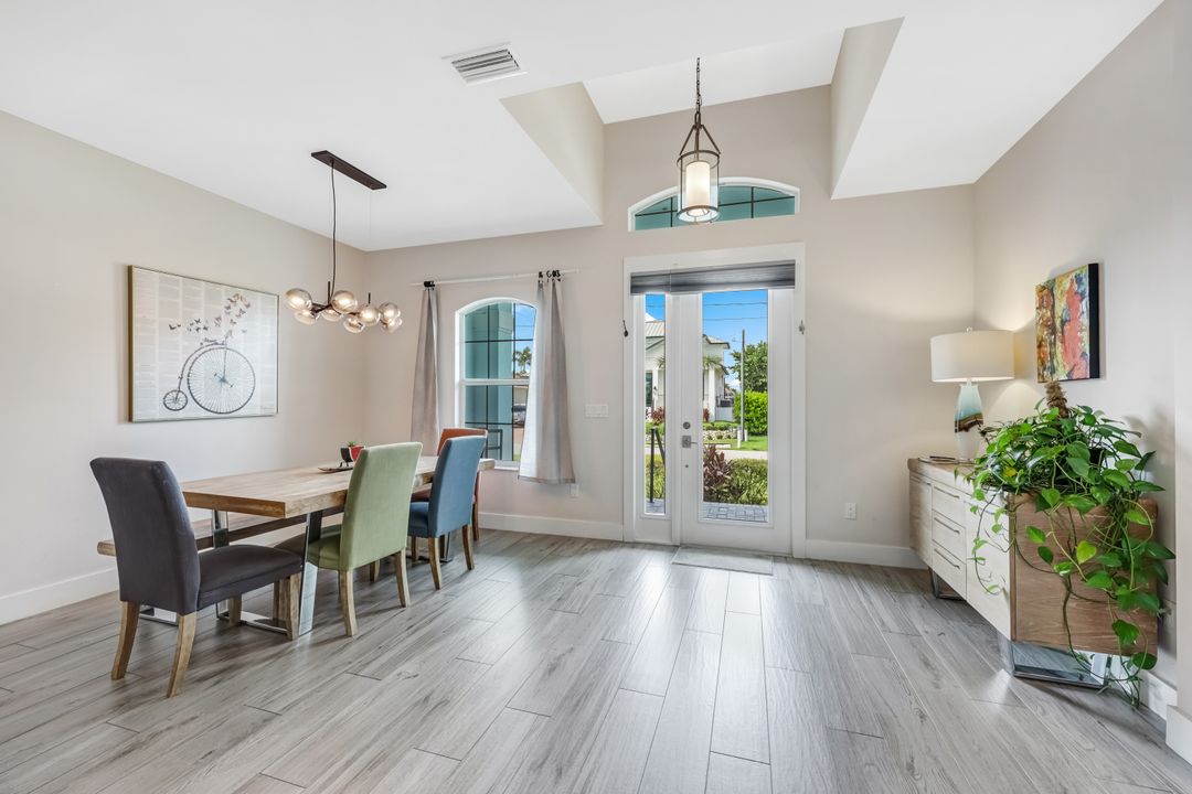 109 W Hilo St, Naples, FL 34113