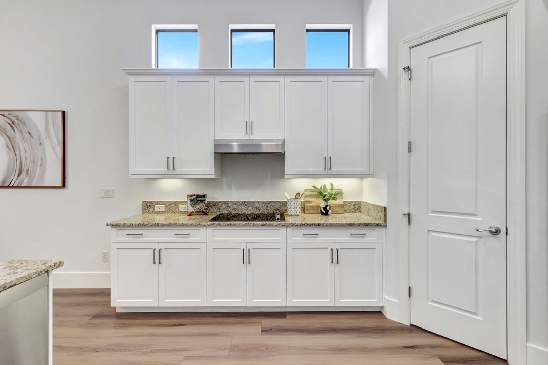 5717 Hammock Isles Dr, Naples, FL 34119