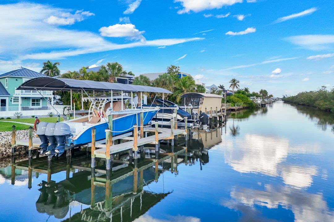 11861 Isle of Palms Dr, Fort Myers Beach, FL 33931