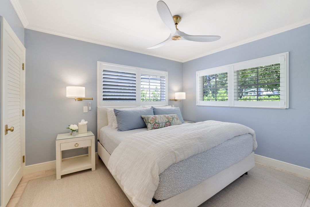642 6th Ave N, Naples, FL 34102