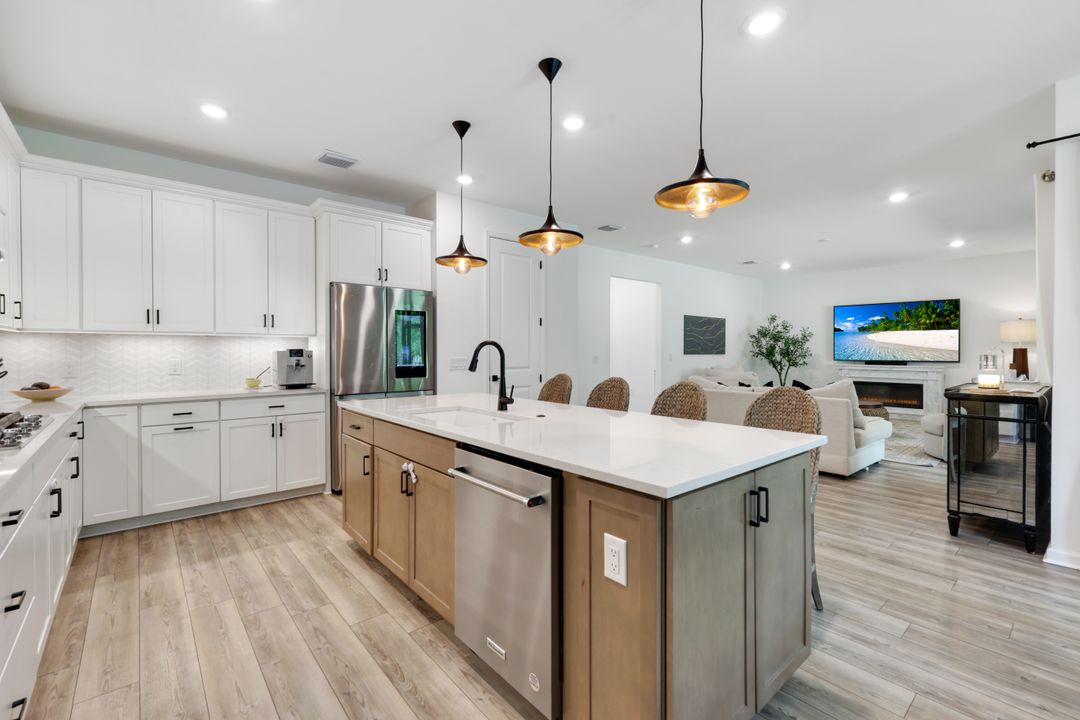 10427 Ventana Ln, Naples, FL 34120