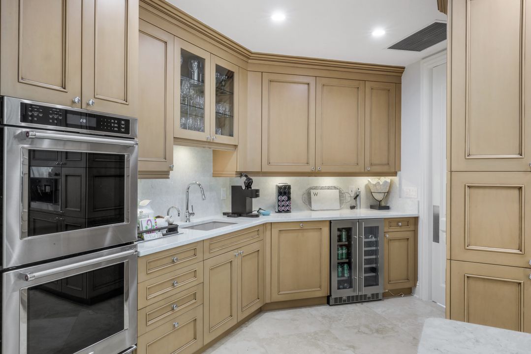 81 Seagate Dr, Naples, FL 34103