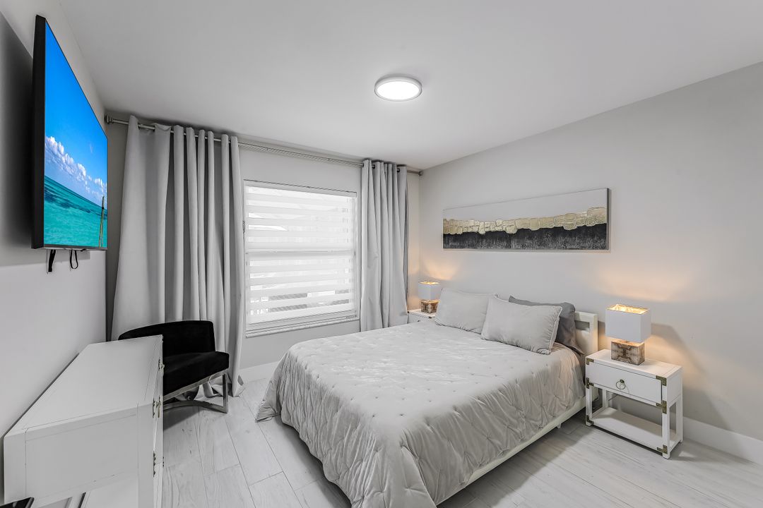 6641 Golden Gate Pkwy, Naples, FL 34105