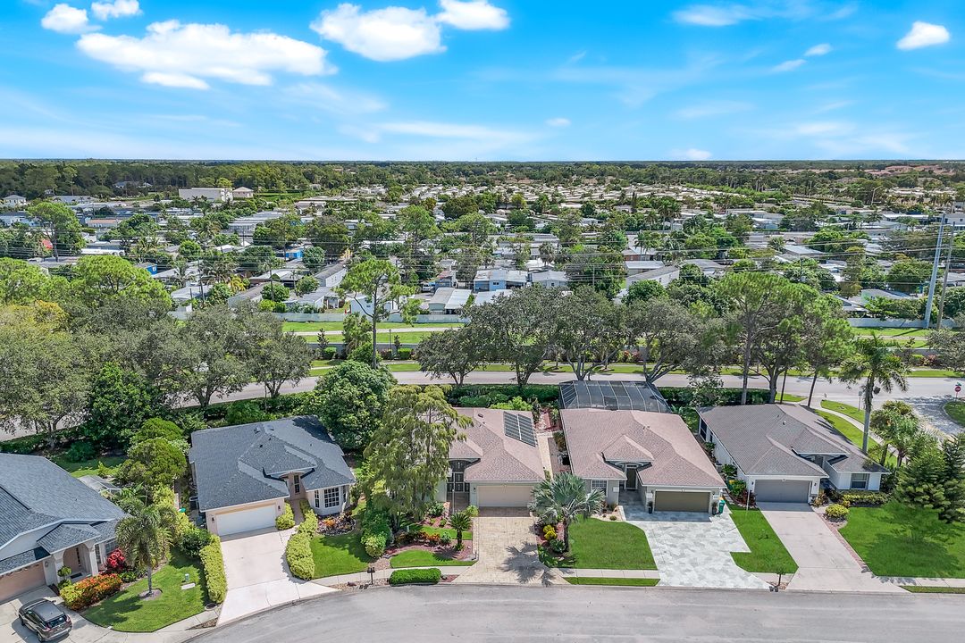 200 Stanhope Cir, Naples, FL 34104